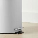 Kosz na smieci biurowy szary z pedałem 5l metalowy łazienkowy wkład