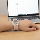 Zegarek sportowy beżowy elektroniczny cyfrowy retro alarm stoper unisex