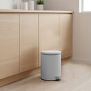 Kosz na smieci biurowy szary z pedałem 5l metalowy łazienkowy wkład