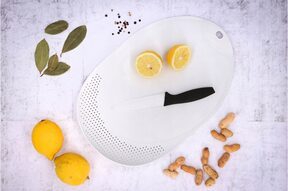 Deska kuchenna do krojenia z ociekaczem plastikowa