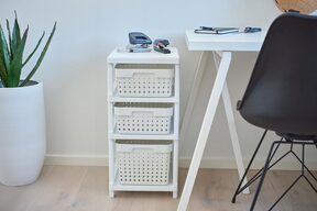 Regał biały łazienkowy szafka z koszyczkami kółka