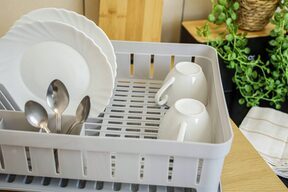 Suszarka do naczyń stojąca ociekacz z tacką