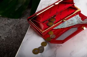 SKÓRZANY PORTFEL DAMSKI BETLEWSKI DUŻY LAKIEROWANY