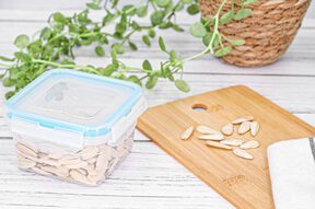 Pojemnik na żywność plastikowy kwadratowy 0,3 l