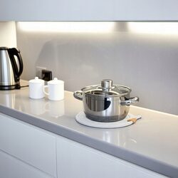 PODSTAWKA POD GARNEK biała ochronna podkładka kuchenna pod gorące naczynia