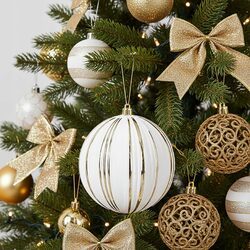Bombka choinkowa elegancka biała ze złotymi żłobieniami 10 cm duża