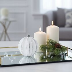 Bombka choinkowa ryflowana biała ze srebrnymi paskami 8 cm ozdoba duża