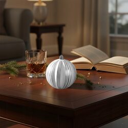 Bombka choinkowa ryflowana biała ze srebrnymi paskami 8 cm ozdoba duża