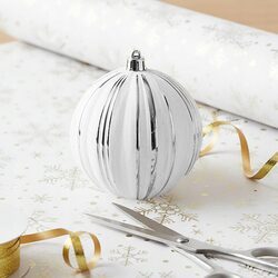 Bombka choinkowa karbowana biała w srebrne paski 10 cm duża nietłukąca